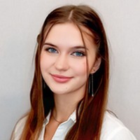 Lektorka jazykových kurzů Jazykové školy TOPLINGVA specializující se na výuku angličtiny.