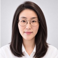 Lektorka jazykových kurzů Jazykové školy TOPLINGVA specializující se na výuku korejštiny. 