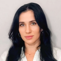 Iryna - lektorka Jazykové školy TOPLINGVA Lektorka jazykových kurzů Jazykové školy TOPLINGVA specializující se na výuku angličtiny, ruštiny a ukrajinštiny.