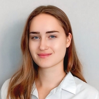 Julie - lektorka Jazykové školy TOPLINGVA Lektorka jazykových kurzů Jazykové školy TOPLINGVA specializující se na výuku angličtiny a francouzštiny.