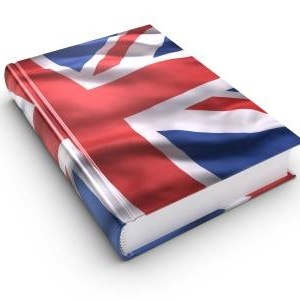 Model knihy s deskami potištěnými britskou vlajkou.