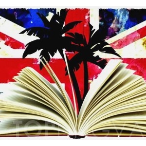 Otevřená kniha s černými siluetami palem a rozostřenou britskou vlajkou v pozadí.