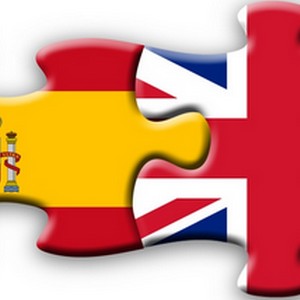 Puzzle ze španělské vlajky a britské vlajky.